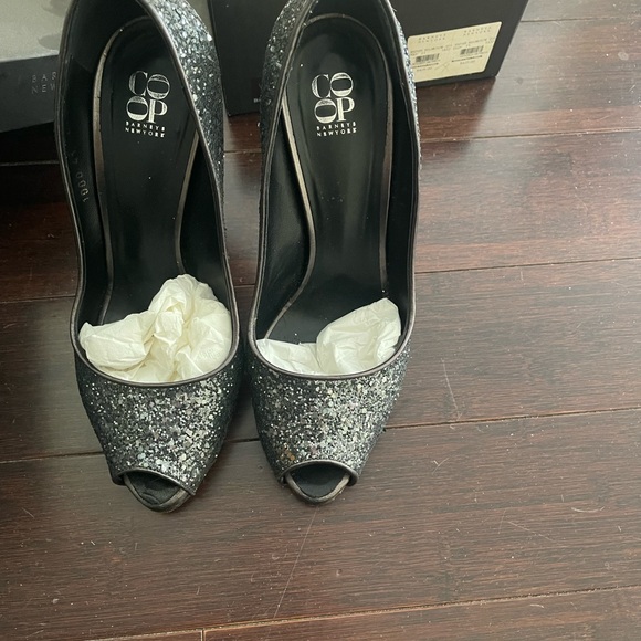 BARNEYS IF NEW YORK SHINY HEELS - Picture 4 of 10